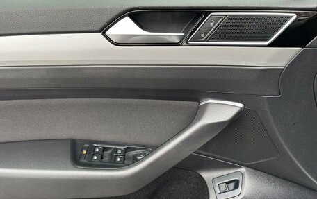 Volkswagen Passat B8 рестайлинг, 2017 год, 1 999 000 рублей, 28 фотография