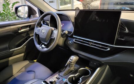 Toyota Highlander, 2025 год, 6 120 000 рублей, 12 фотография