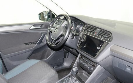 Volkswagen Tiguan II, 2019 год, 2 345 000 рублей, 10 фотография