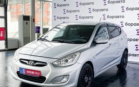 Hyundai Solaris II рестайлинг, 2013 год, 1 050 000 рублей, 2 фотография