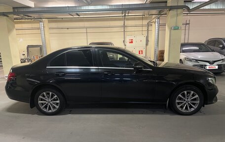 Mercedes-Benz E-Класс, 2019 год, 1 850 000 рублей, 4 фотография