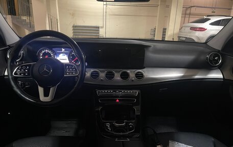 Mercedes-Benz E-Класс, 2019 год, 1 850 000 рублей, 6 фотография