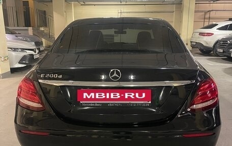 Mercedes-Benz E-Класс, 2019 год, 1 850 000 рублей, 3 фотография