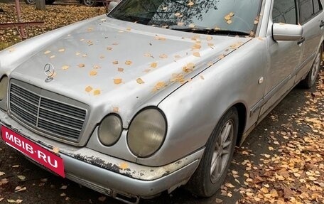 Mercedes-Benz E-Класс, 1996 год, 273 000 рублей, 3 фотография