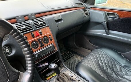 Mercedes-Benz E-Класс, 1996 год, 273 000 рублей, 6 фотография