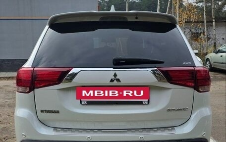 Mitsubishi Outlander III рестайлинг 3, 2019 год, 2 550 000 рублей, 4 фотография