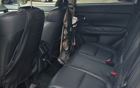 Mitsubishi Outlander III рестайлинг 3, 2019 год, 2 550 000 рублей, 9 фотография