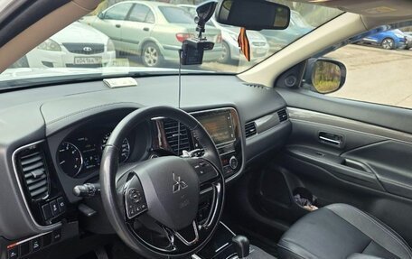 Mitsubishi Outlander III рестайлинг 3, 2019 год, 2 550 000 рублей, 8 фотография