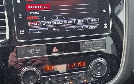 Mitsubishi Outlander III рестайлинг 3, 2019 год, 2 550 000 рублей, 16 фотография