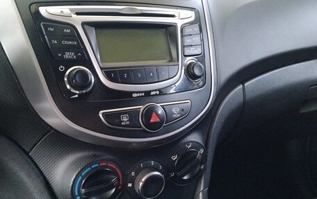 Hyundai Solaris II рестайлинг, 2015 год, 550 000 рублей, 9 фотография
