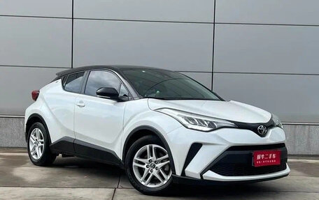 Toyota C-HR I рестайлинг, 2022 год, 1 900 000 рублей, 3 фотография