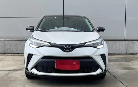 Toyota C-HR I рестайлинг, 2022 год, 1 900 000 рублей, 2 фотография
