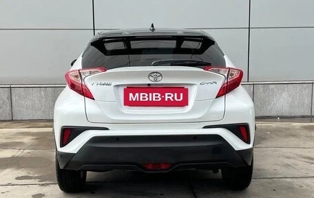 Toyota C-HR I рестайлинг, 2022 год, 1 900 000 рублей, 5 фотография