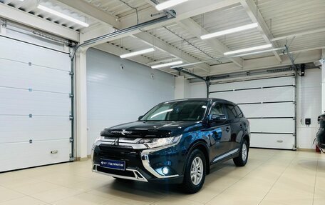 Mitsubishi Outlander III рестайлинг 3, 2020 год, 2 799 999 рублей, 2 фотография