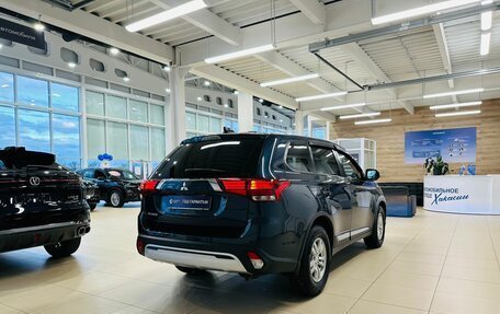Mitsubishi Outlander III рестайлинг 3, 2020 год, 2 799 999 рублей, 6 фотография