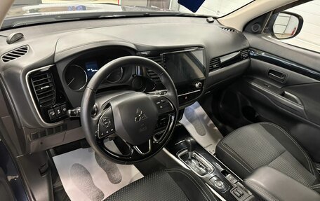 Mitsubishi Outlander III рестайлинг 3, 2020 год, 2 799 999 рублей, 11 фотография