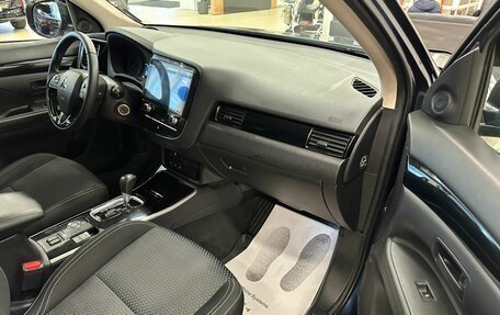 Mitsubishi Outlander III рестайлинг 3, 2020 год, 2 799 999 рублей, 12 фотография