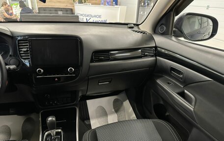 Mitsubishi Outlander III рестайлинг 3, 2020 год, 2 799 999 рублей, 15 фотография