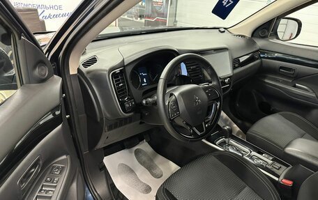 Mitsubishi Outlander III рестайлинг 3, 2020 год, 2 799 999 рублей, 10 фотография