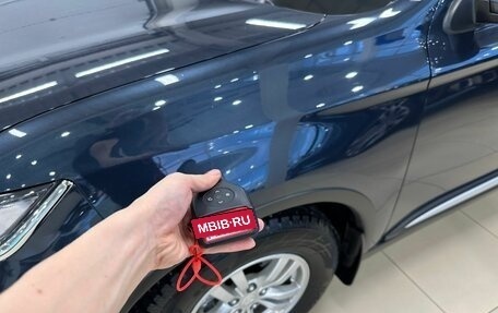 Mitsubishi Outlander III рестайлинг 3, 2020 год, 2 799 999 рублей, 21 фотография