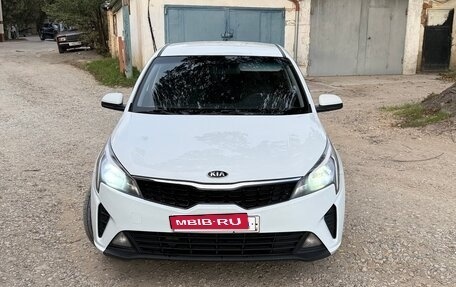 KIA Rio IV, 2020 год, 1 100 000 рублей, 2 фотография