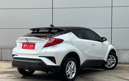 Toyota C-HR I рестайлинг, 2022 год, 1 850 000 рублей, 4 фотография