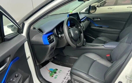 Toyota C-HR I рестайлинг, 2022 год, 1 850 000 рублей, 6 фотография