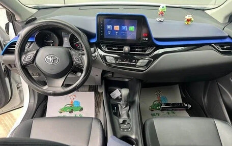 Toyota C-HR I рестайлинг, 2022 год, 1 850 000 рублей, 7 фотография