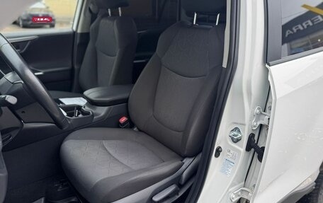 Toyota RAV4, 2021 год, 3 060 000 рублей, 8 фотография