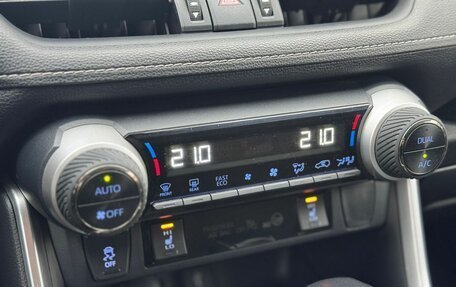 Toyota RAV4, 2021 год, 3 060 000 рублей, 13 фотография