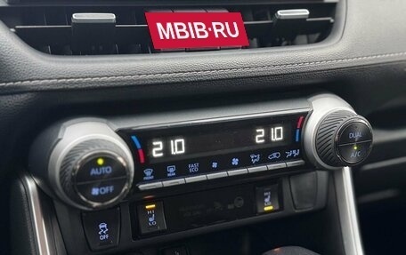 Toyota RAV4, 2021 год, 3 060 000 рублей, 21 фотография