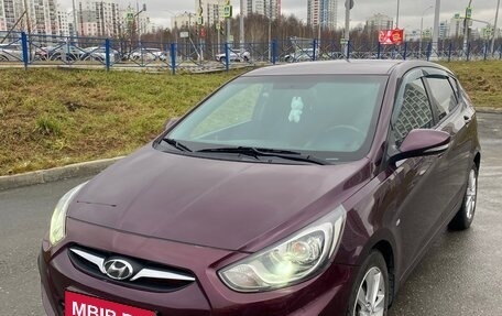 Hyundai Solaris II рестайлинг, 2011 год, 880 000 рублей, 1 фотография