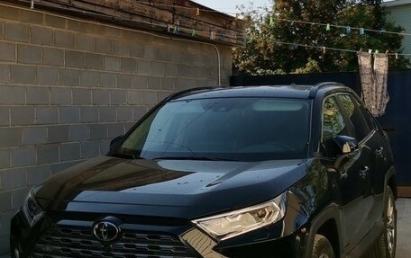 Toyota RAV4, 2020 год, 4 000 000 рублей, 1 фотография