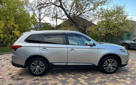 Mitsubishi Outlander III рестайлинг 3, 2017 год, 1 700 000 рублей, 6 фотография