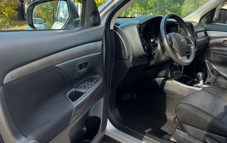 Mitsubishi Outlander III рестайлинг 3, 2017 год, 1 700 000 рублей, 9 фотография