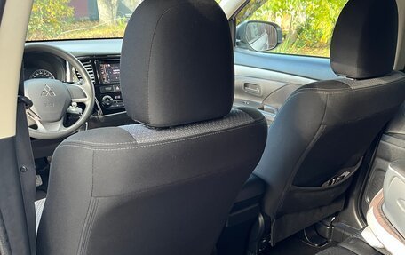 Mitsubishi Outlander III рестайлинг 3, 2017 год, 1 700 000 рублей, 10 фотография