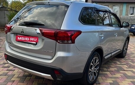 Mitsubishi Outlander III рестайлинг 3, 2017 год, 1 700 000 рублей, 5 фотография