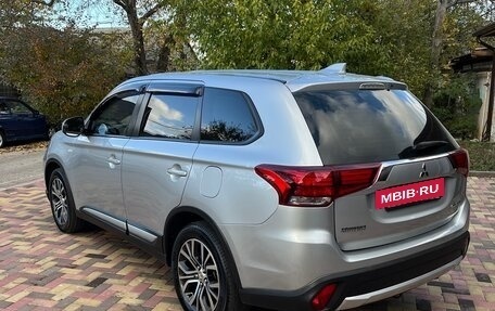 Mitsubishi Outlander III рестайлинг 3, 2017 год, 1 700 000 рублей, 3 фотография