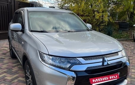 Mitsubishi Outlander III рестайлинг 3, 2017 год, 1 700 000 рублей, 7 фотография