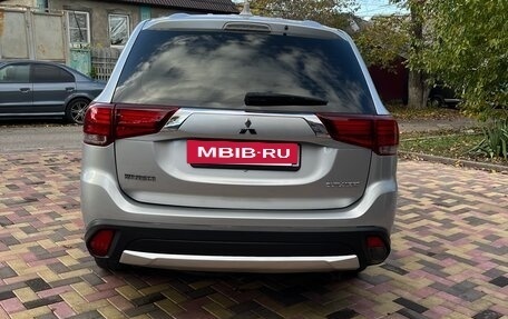 Mitsubishi Outlander III рестайлинг 3, 2017 год, 1 700 000 рублей, 4 фотография
