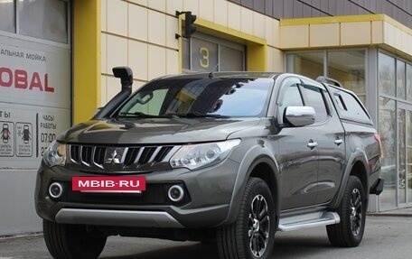 Mitsubishi L200 IV рестайлинг, 2017 год, 2 595 000 рублей, 2 фотография