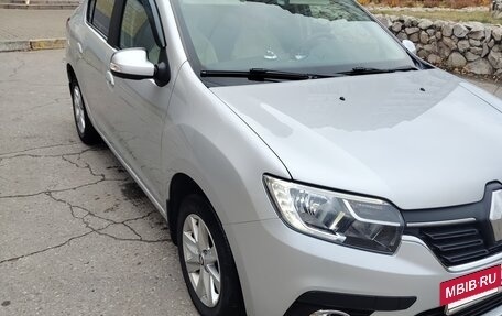 Renault Logan II, 2019 год, 1 050 000 рублей, 2 фотография