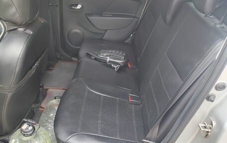 Renault Logan II, 2019 год, 1 050 000 рублей, 17 фотография