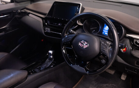 Toyota C-HR I рестайлинг, 2017 год, 1 969 000 рублей, 10 фотография