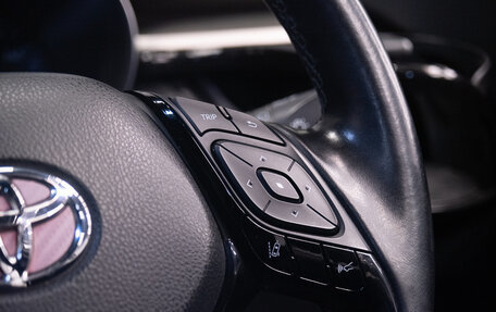 Toyota C-HR I рестайлинг, 2017 год, 1 969 000 рублей, 14 фотография