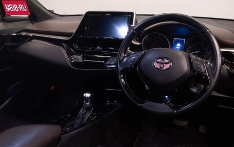 Toyota C-HR I рестайлинг, 2017 год, 1 969 000 рублей, 11 фотография