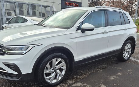 Volkswagen Tiguan II, 2021 год, 3 250 000 рублей, 1 фотография