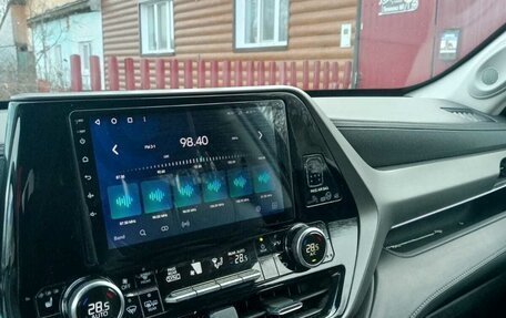 Toyota Highlander, 2021 год, 6 300 000 рублей, 5 фотография