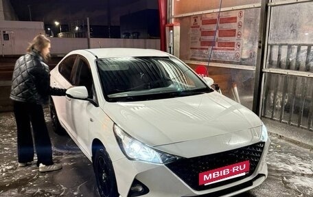 Hyundai Solaris II рестайлинг, 2021 год, 1 600 000 рублей, 13 фотография