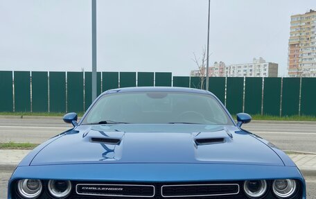 Dodge Challenger III рестайлинг 2, 2021 год, 4 500 000 рублей, 1 фотография